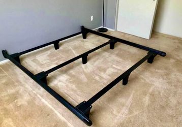CAL KING SIZE METAL BED FRAME KNICKERBOCKER  (LIKE NEW) (VERY STURDY)