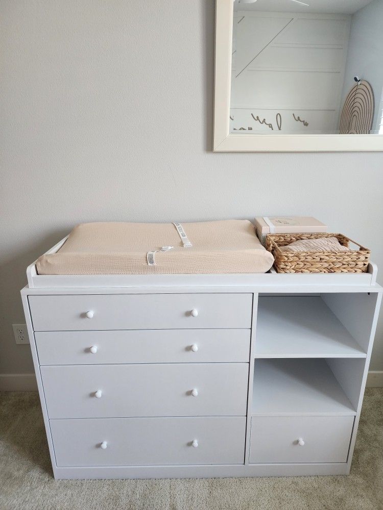 White Crib And Changing Table With Mattress And Changing Pads And Sheets