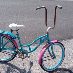 Schwinn Beach Cruiser 24 Inch Wheels In Good Used Condition Functions 100 Percent 