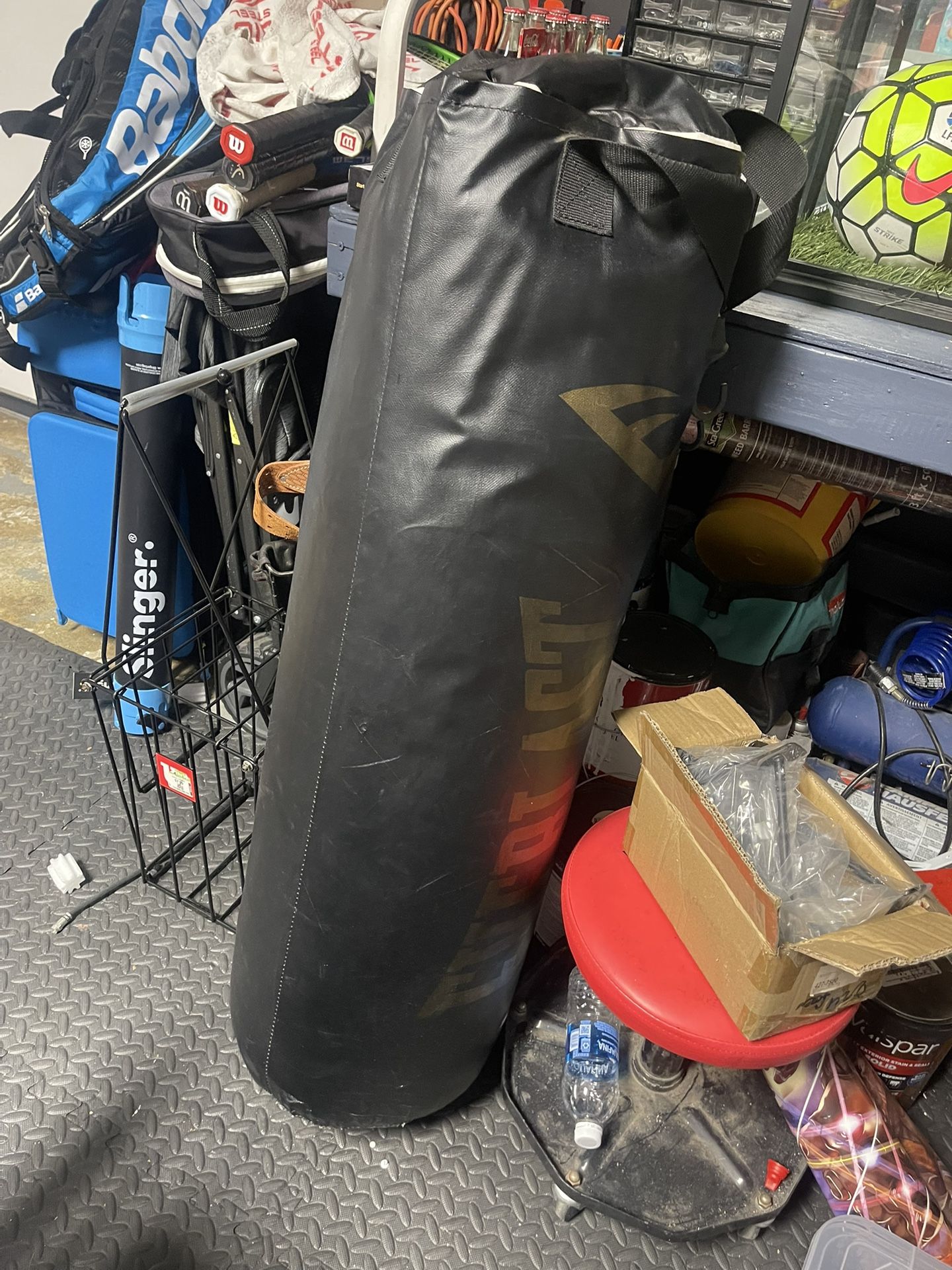 Boxing Bag/ Box Everlast Used/ Solid
