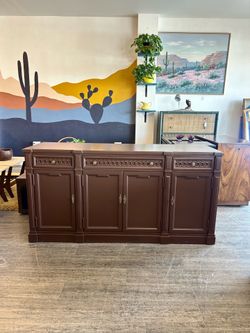 Brown Buffet / Sideboard / Credenza / Entertainment Center / TV Stand!