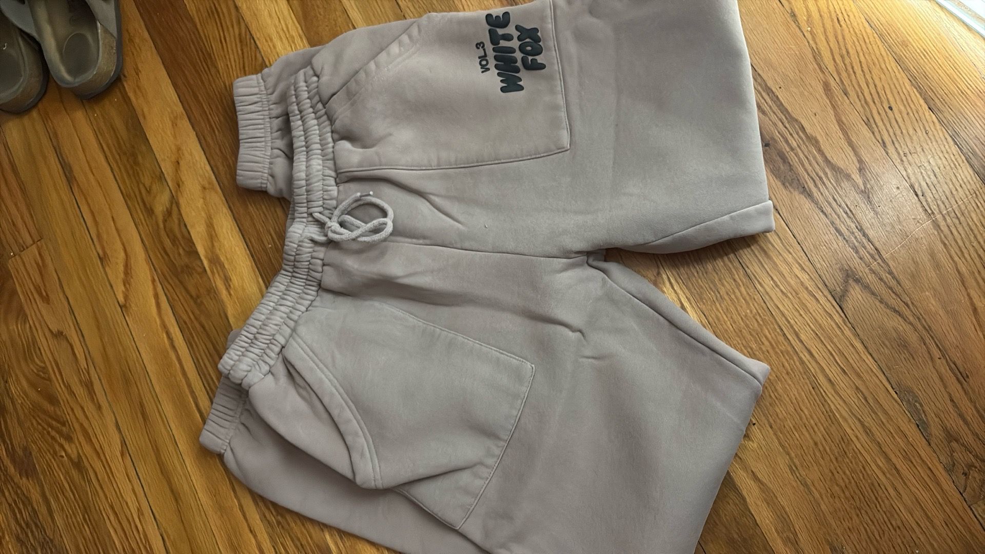 Small white fox sweatpants/cinnamon color