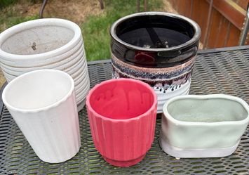 Set of 5 Assorted Ceramic Planter Pots. Read description 1st