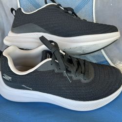 NEW SKETCHERS SZ 7 Asking $25.00