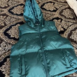 New  Vest Very Cozy And Adjustable. Emerald Green. 
