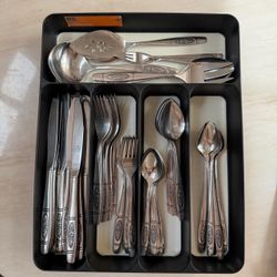 63pc Oneida Rose Pendant Flatware Set Stainless Distinction Deluxe Glossy w/Tray