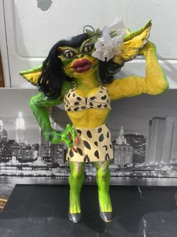 Gremlins Greta Original Movie Prop Antiques Vintage Rolex Gold Silver 10k 14k 24k Watches Tables Chairs Art Paintings VHS Universal Sony Paramount 