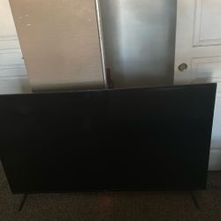 65’ inch Smart Roku TV IN GREAT CONDITION STILL 