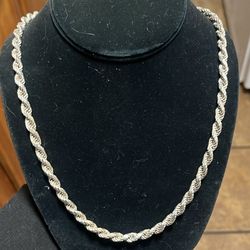 77.5g solid sterling silver 925 diamond cut rope chain.