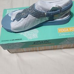 Cali Bram  Skechers.  Talla 8. Sandalia Para Mujer, 