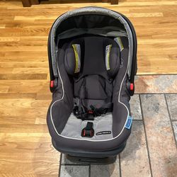 Graco  Snugride Snuglock 35 Elite Infant Car seat 