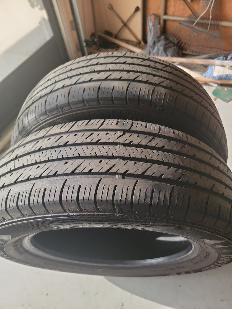 Geotour In Use Condition Too Tires 215 65 17 55% Tread