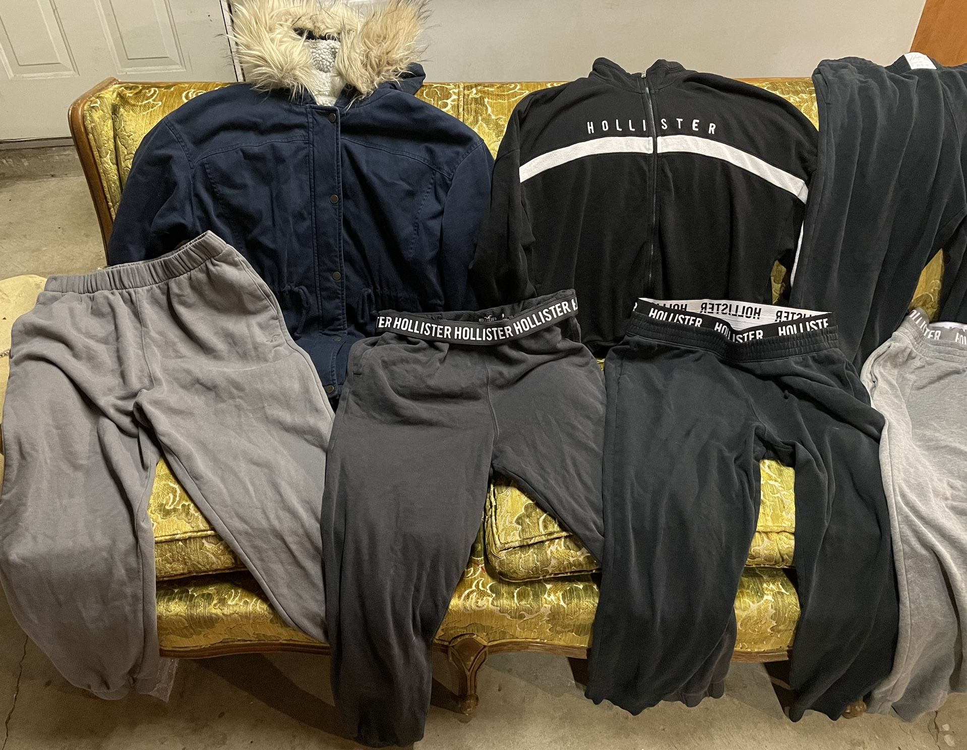 Hollister Womens Mixed Clothing Lot (10 Items) Size Large