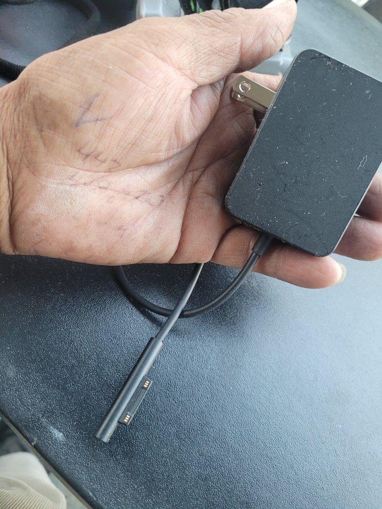 SURFACE. CHARGER