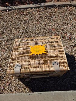 Hap Tim Wine and Cheese Picnic basket new