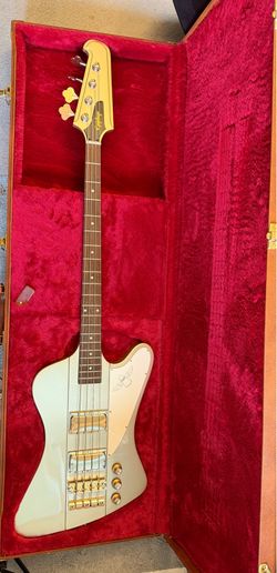 Epiphone '64 Thunderbird with Gibson Case