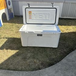 Yeti tundra 75 like new white