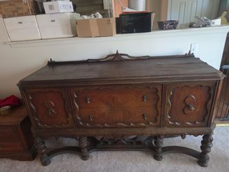 Early 20th century Jacobean style walnut sideboard buffet