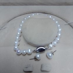 Pearl Bracelet and Earrings 