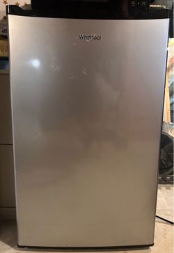 Whirlpool Dorm refrigerator/with small freezer