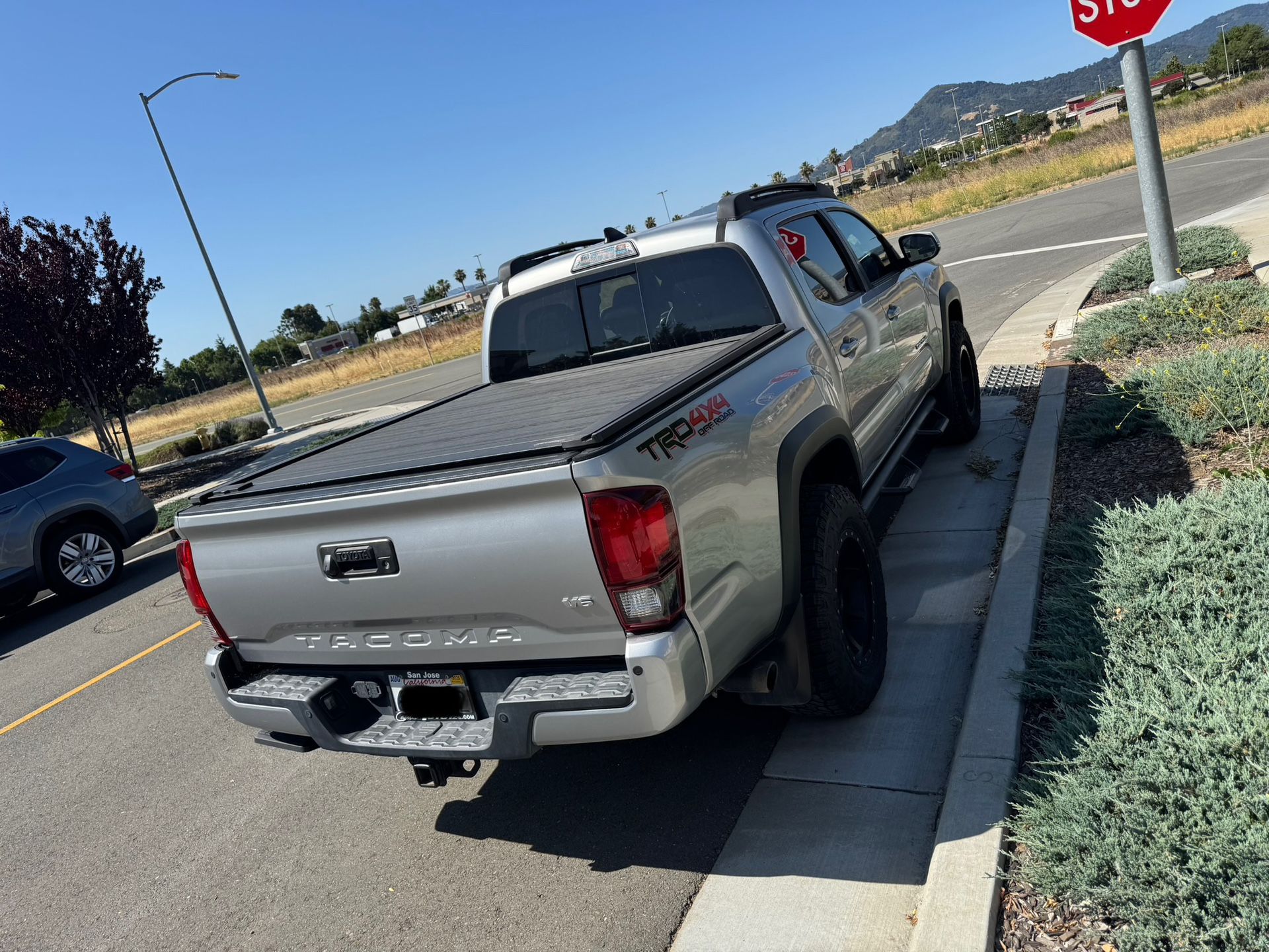 RealTruck Retrax RetraxONE XR Retractable Truck Bed Tonneau Cover | T-60851 | Fits 2016 - 2023 Toyota Tacoma Double Cab 5' 1" Bed