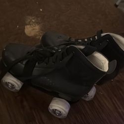 Skating Shoes Size 7