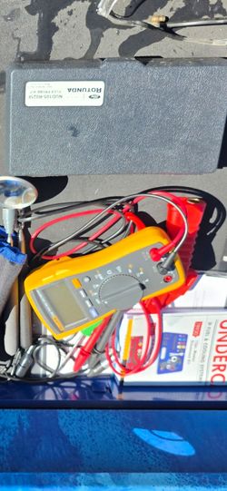 Fluke 115 Multimeter and Rotunda NUD105-R025F Flex Probe Kit