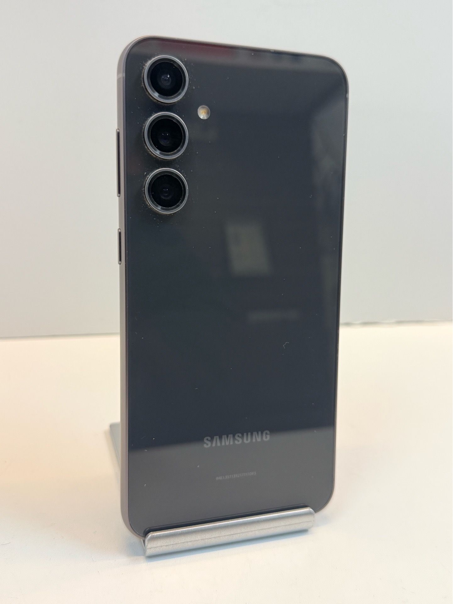 Samsung Galaxy S24 128gb. ( Fully Unlocked Phone)