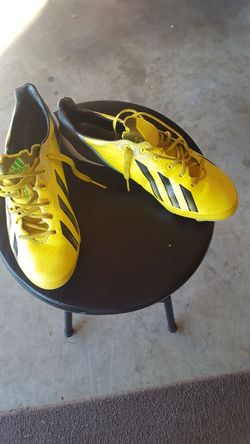 kids soccer shoes