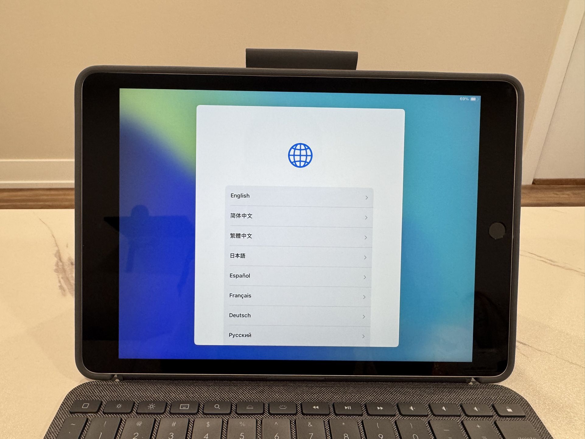 iPad 9th Generation 10.2” – 64GB – Wi-Fi – Silver (Model MK2L3LL/A) Includes Logitech Keyboard Case.