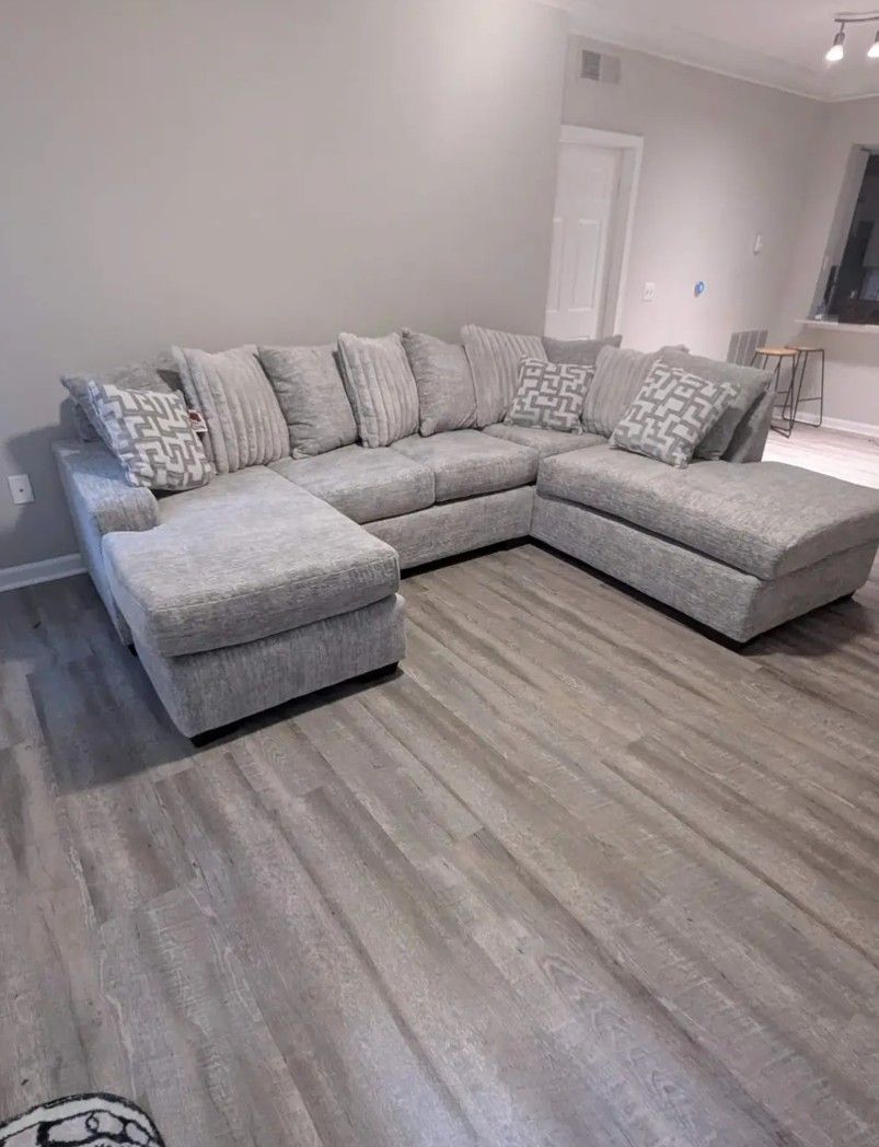 Devin U Shaped Sectional w Pillows