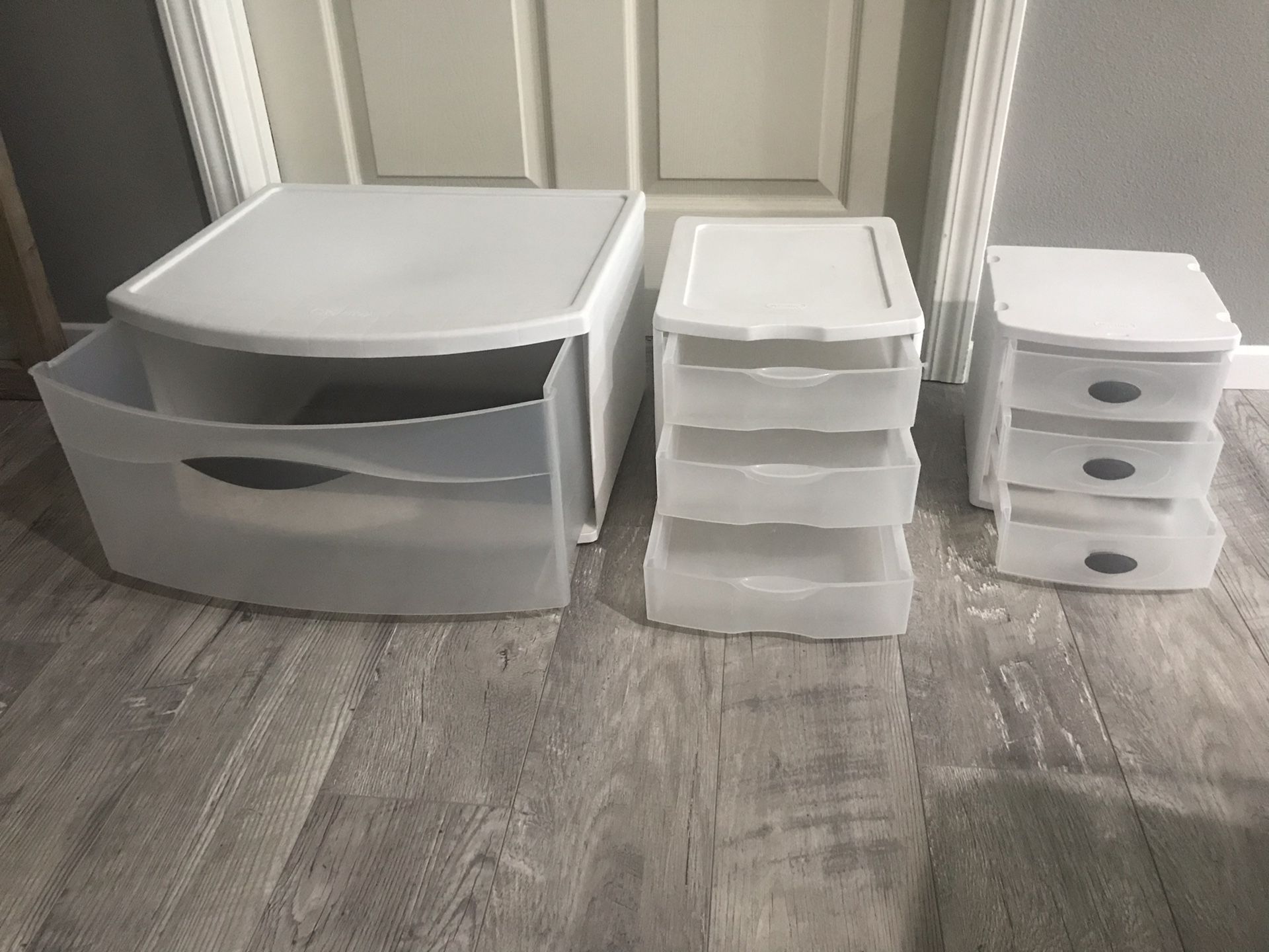 Plastic storage containers (with drawers)