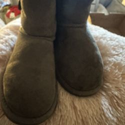 🩶🩶 UGG Size 3 Nina’s 🩶🩶