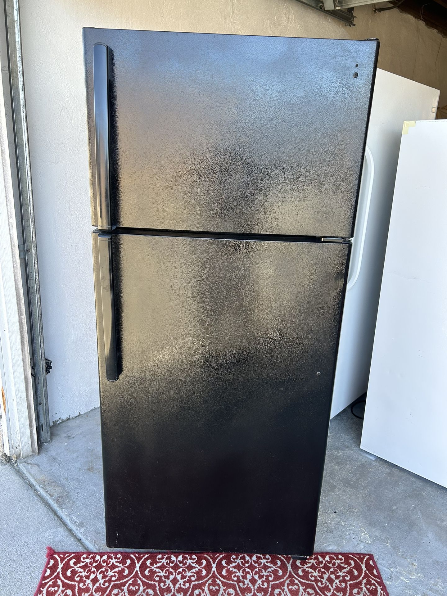 GE Refrigerator Top Freezer And Fridge 