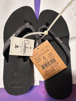 REEF - Sparkly Strap Flip Flops size 6