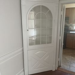 Colonial Corner Hutch