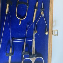 fly tying kit in a wooden box,vise,whip finisher,scissors and more