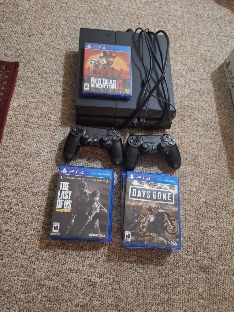 Ps4 Slim 400gb 2 Controllers. Over 6 Games.