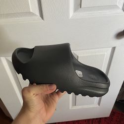 Adidas Yeezy Slide Onyx Size 6 (Deadstock) for Sale in Staten Island, NY -  OfferUp