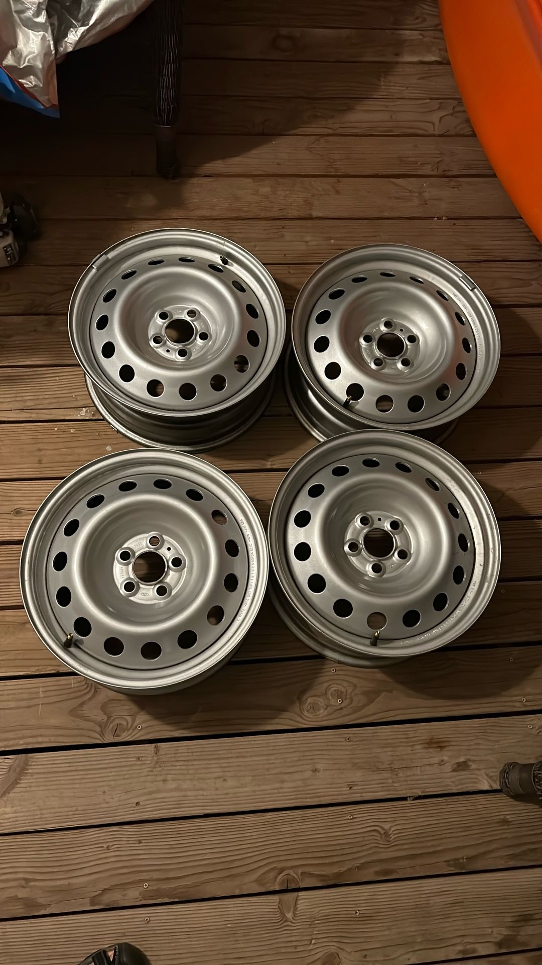 2025 Ford Maverick 17 x 7 takeoff wheels, Like New , Barely Used