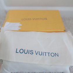 Louis Veten Women's Purse With Box