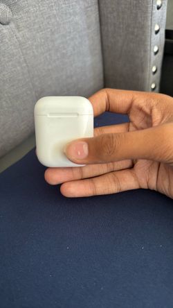 Gen 2 Airpods (delivery possible)