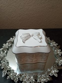 EXQUISITE NIB Wedgewood Trinket Box

