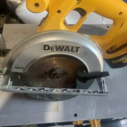 Dewalt Saw 