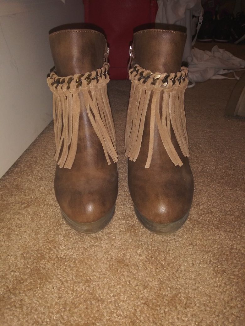 Brown boots size 7