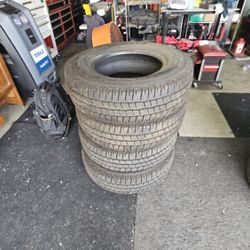Michelin Agilis Cross Climate 2 LT225/75 R16