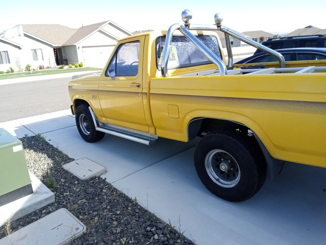 1985 Ford Four Wheel Drive Short Wheel Base With Roll Bars