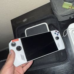 ASUS ROG ALLY Z1 EXTREME $550 OBO