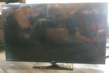 SAMSUNG 60 INCH TV VERY CLEAN