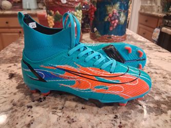 Womens 8.5 soccer cleats
